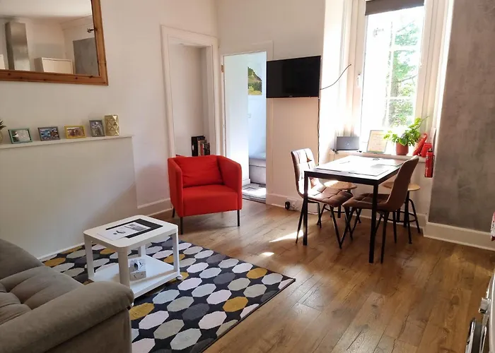Charming Victorian Apartment, Close To Centre