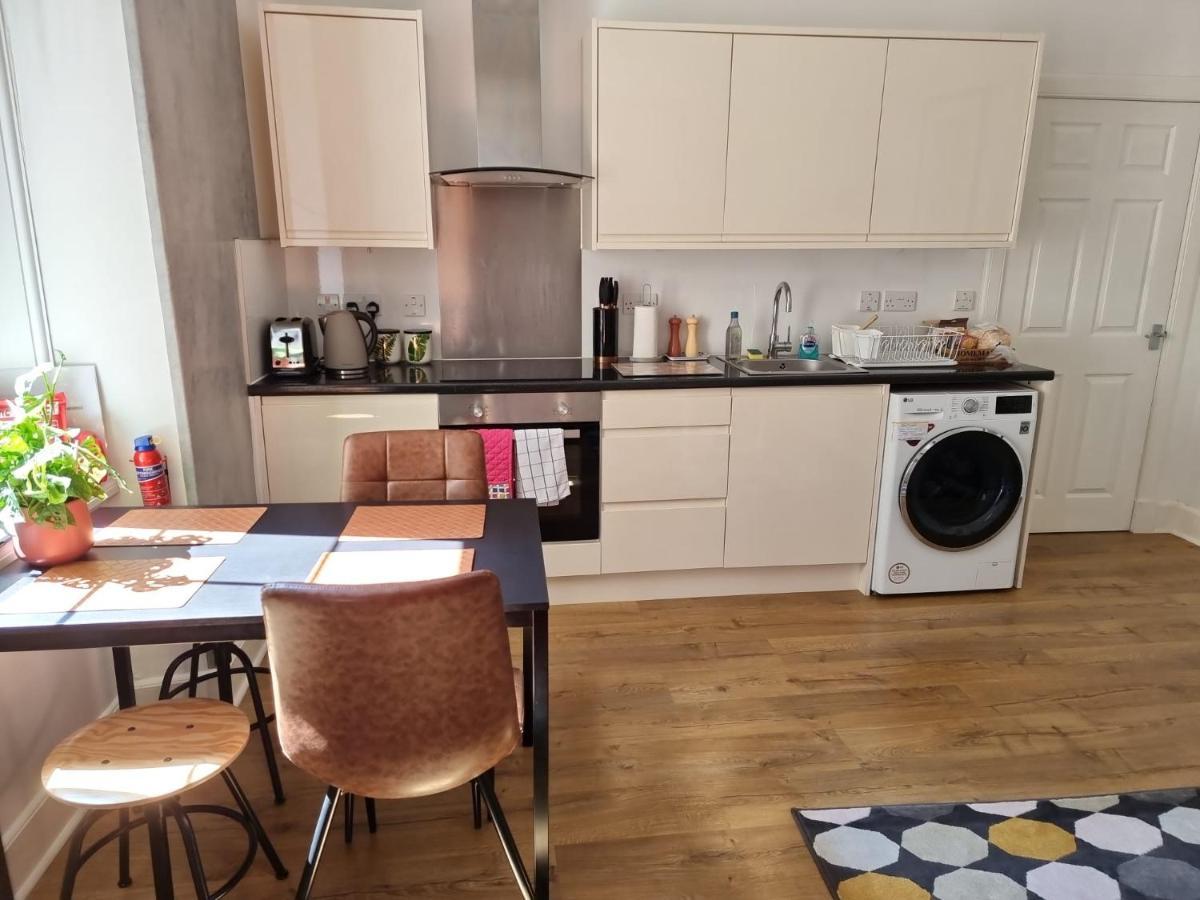 Charming Victorian Apartment, Close To Centre Apartment *